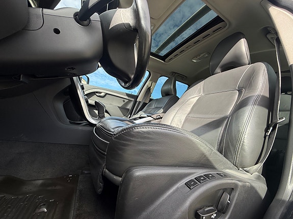 Volvo XC70 11 of 28