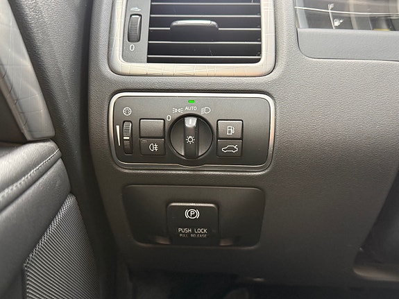 Volvo XC70 15 of 28