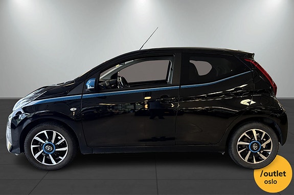 Toyota Aygo 2 of 23