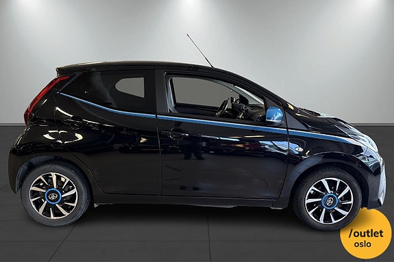 Toyota Aygo 8 of 23