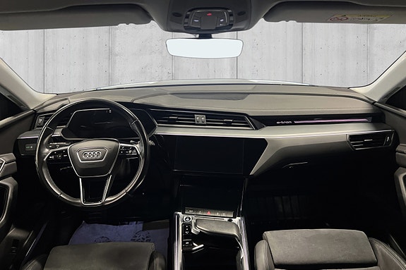 Audi e-tron 14 of 24