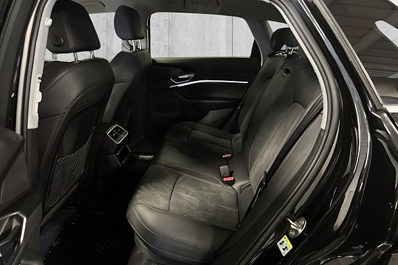 Audi e-tron 11 of 24
