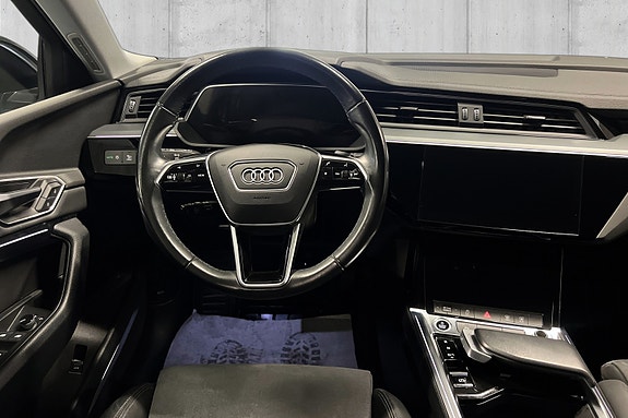 Audi e-tron 15 of 24
