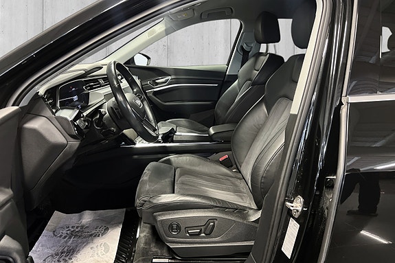 Audi e-tron 9 of 24