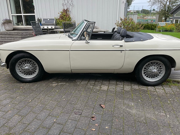 MG B 3 of 25