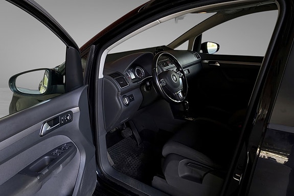 Volkswagen Touran 16 of 28