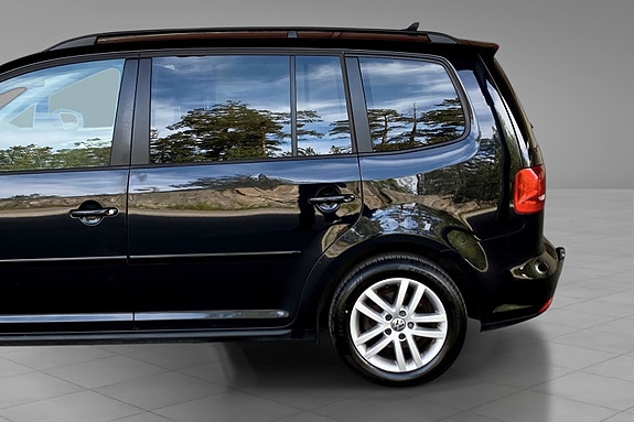 Volkswagen Touran 7 of 28