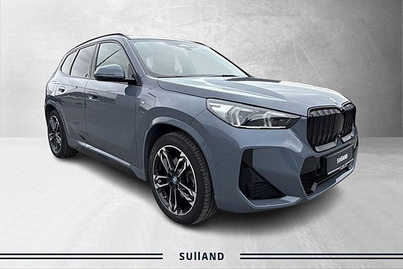 BMW iX1 7 of 23