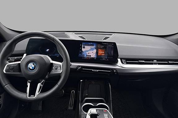 BMW iX1 10 of 23