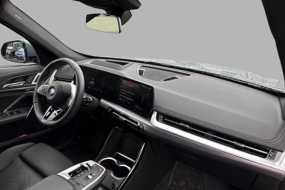 BMW iX1 16 of 23