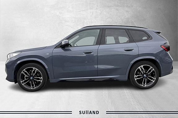 BMW iX1 2 of 23