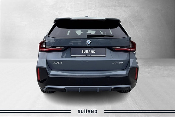 BMW iX1 4 of 23