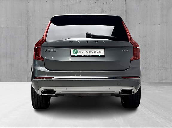 Volvo XC90 10 of 30