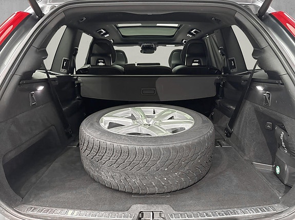 Volvo XC90 11 of 30