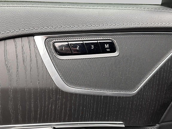 Volvo XC90 14 of 30