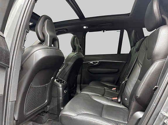 Volvo XC90 16 of 30