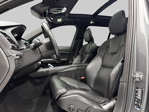 Volvo XC90 12 of 30