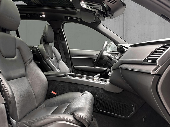 Volvo XC90 15 of 30