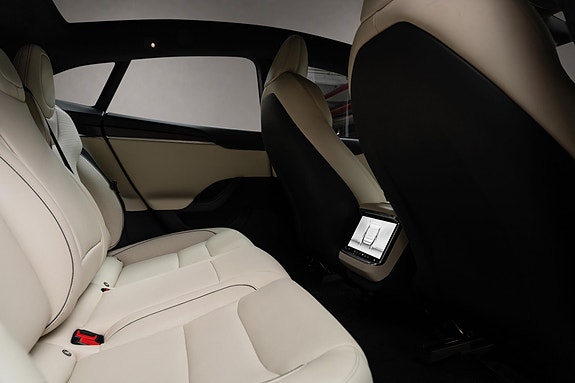 Tesla Model S 19 of 30