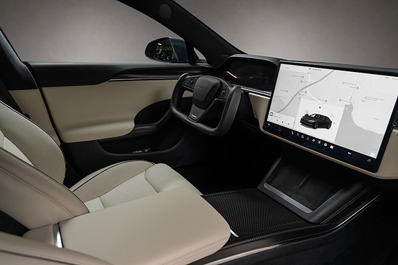Tesla Model S 21 of 30