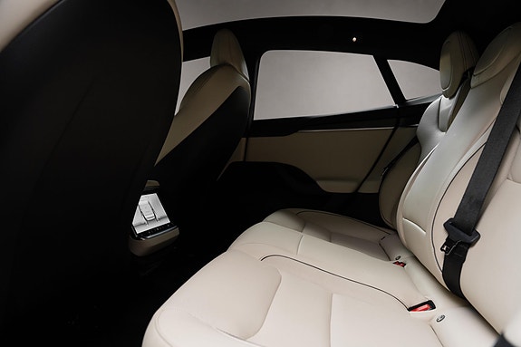 Tesla Model S 15 of 30