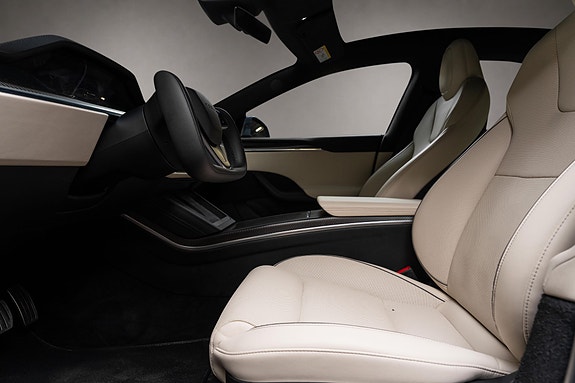Tesla Model S 13 of 30