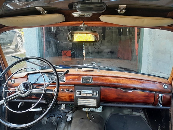 Mercedes-Benz 220 S 6 of 14