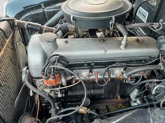 Mercedes-Benz 220 S 10 of 14