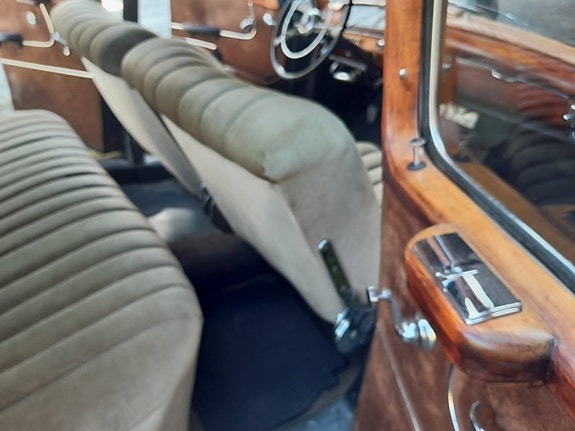 Mercedes-Benz 220 S 8 of 14