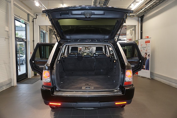 Land Rover Range Rover Sport 18 of 30