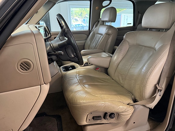 Chevrolet Tahoe 11 of 25