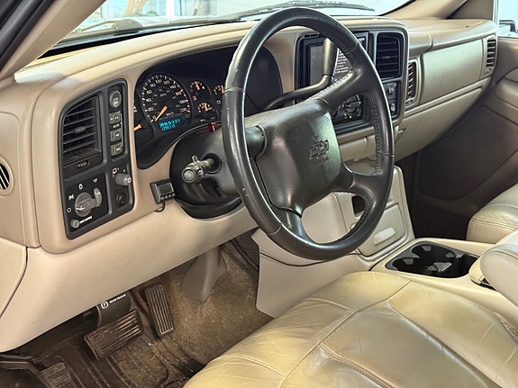 Chevrolet Tahoe 10 of 25