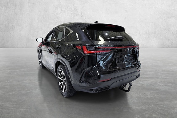 Lexus NX450h 3 of 19