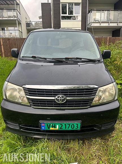 Toyota HiAce 12 of 19