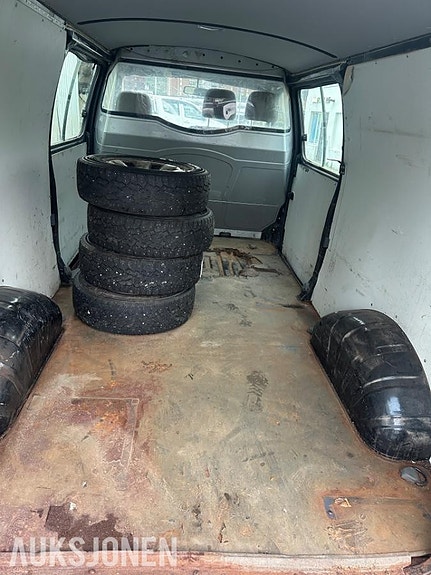 Toyota HiAce 6 of 19