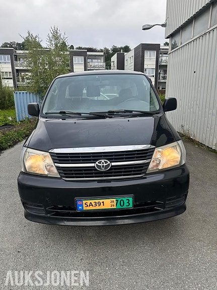 Toyota HiAce 2 of 19