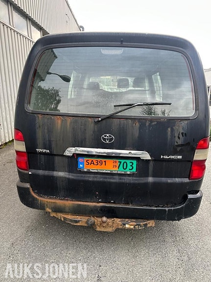 Toyota HiAce 4 of 19