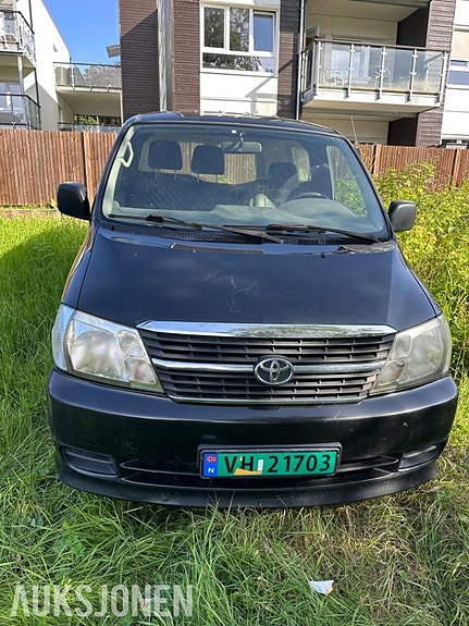 Toyota HiAce 13 of 19