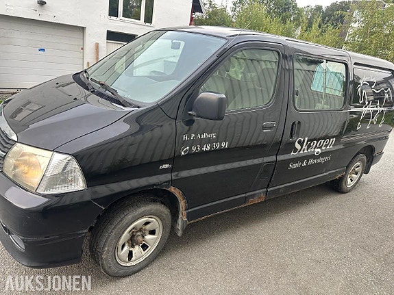 Toyota HiAce 3 of 19