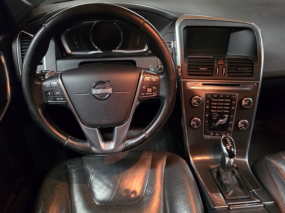 Volvo XC60 15 of 30