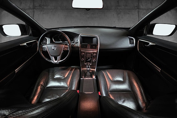 Volvo XC60 13 of 30