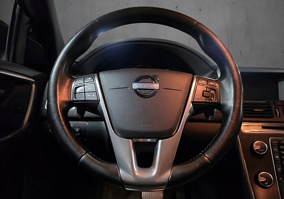 Volvo XC60 16 of 30