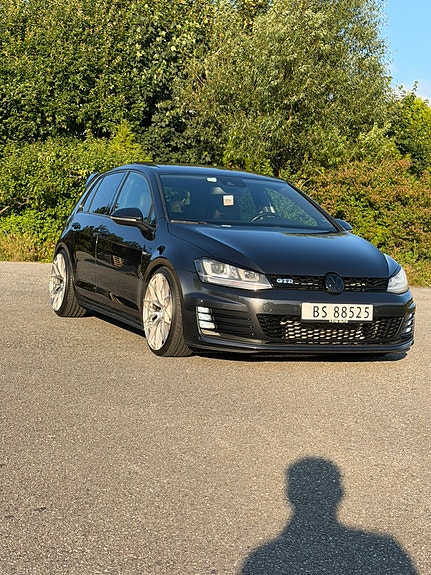 Volkswagen Golf VII 24 of 30