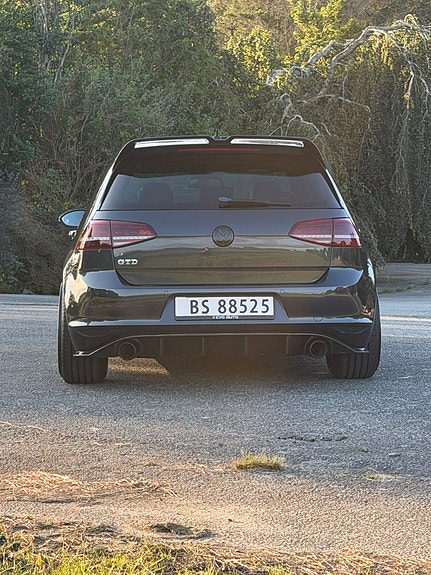 Volkswagen Golf VII 23 of 30