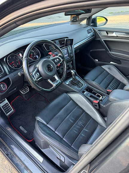 Volkswagen Golf VII 16 of 30