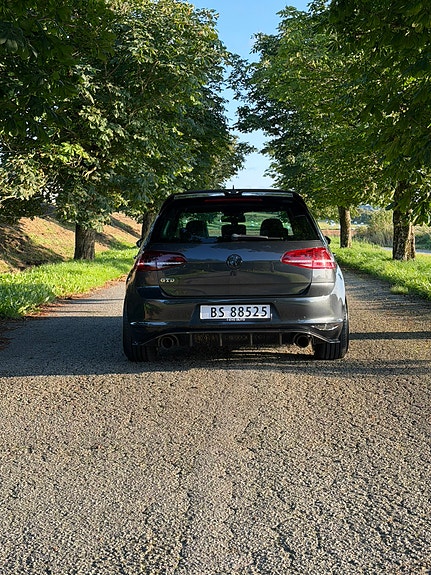 Volkswagen Golf VII 8 of 30