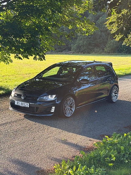 Volkswagen Golf VII 3 of 30