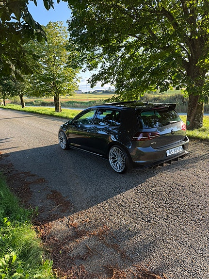 Volkswagen Golf VII 7 of 30