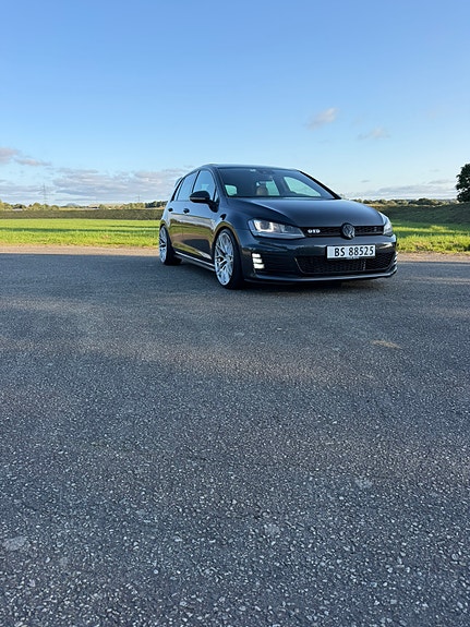 Volkswagen Golf VII 10 of 30