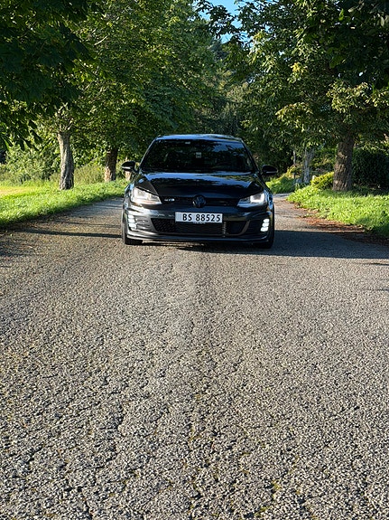 Volkswagen Golf VII 2 of 30